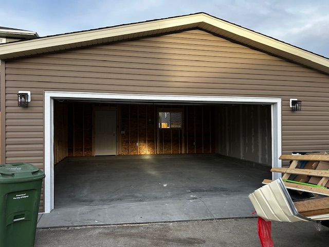 Detached garage in Evanston Calgary