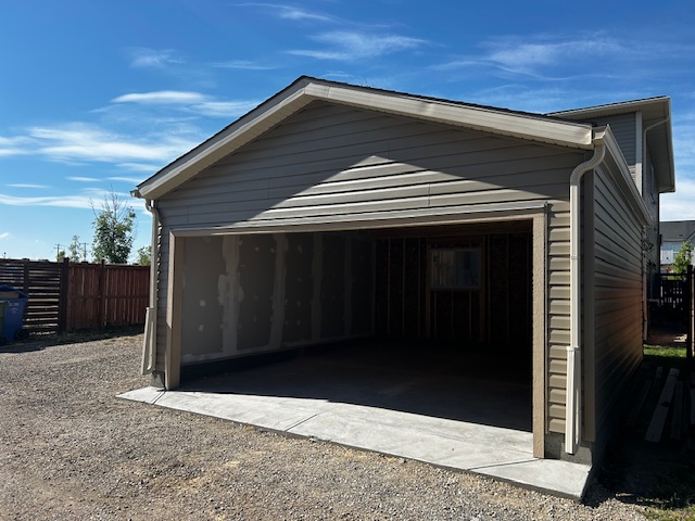 Building a custom size 20x21 garage in Livingston