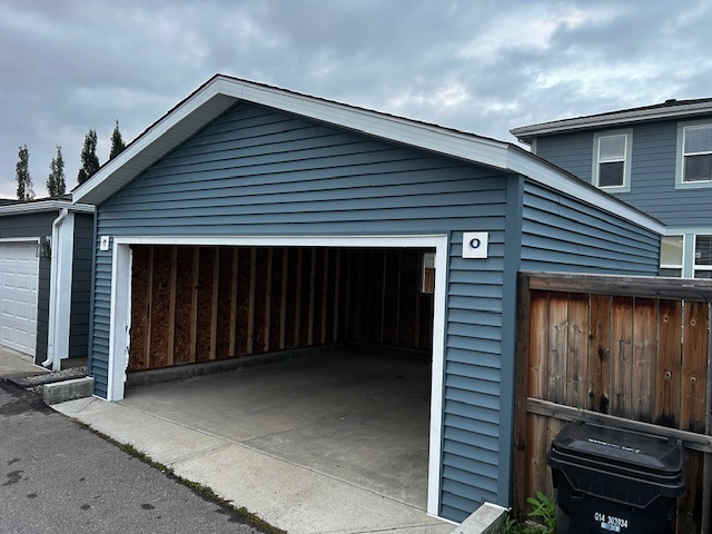 Detached garage with vinyl siding in Mahogany