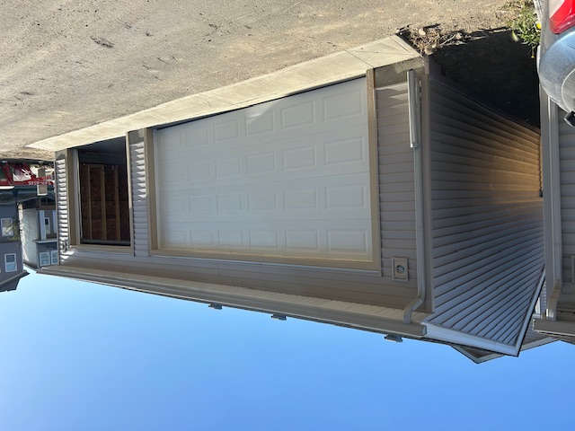 Triple car garage in Belvedere